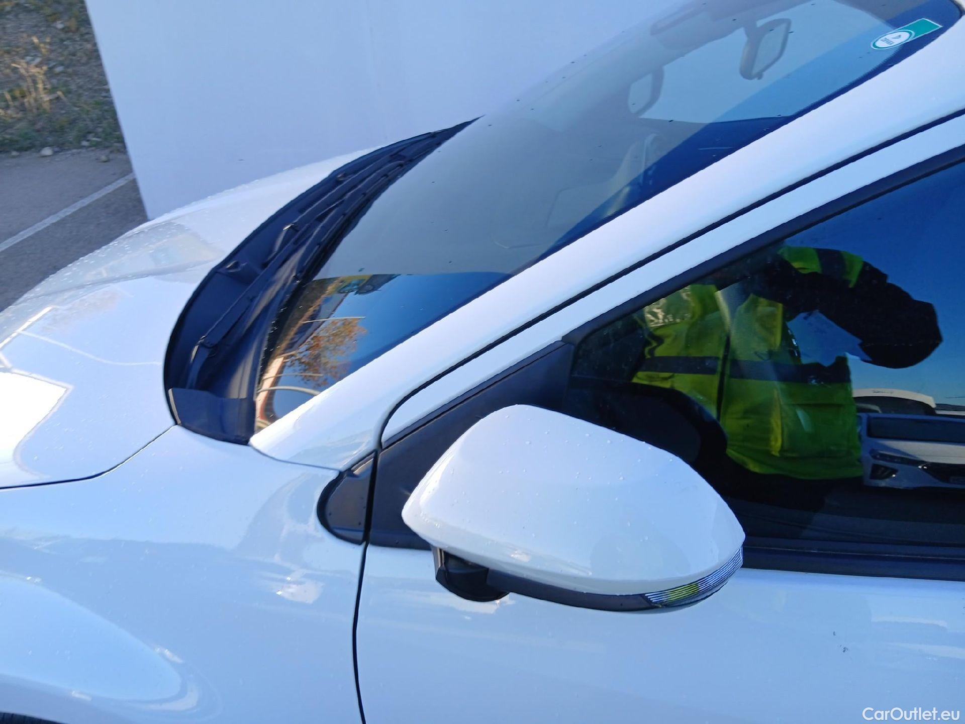  Toyota  Yaris TOYOTA  / 2020 / 5P / berlina con portón 1.5 120H Business Plus #6