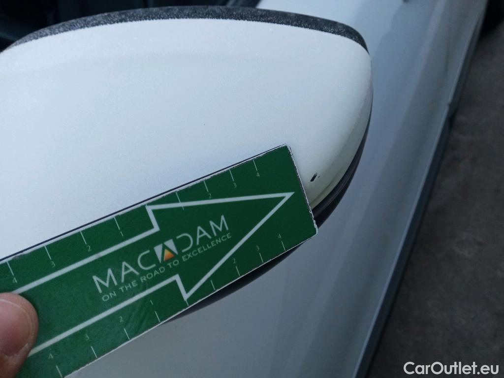  Peugeot  2008 PEUGEOT  / 2019 / 5P / todoterreno Allure Pack Puretech 130 S&S EAT8 (AC) #33