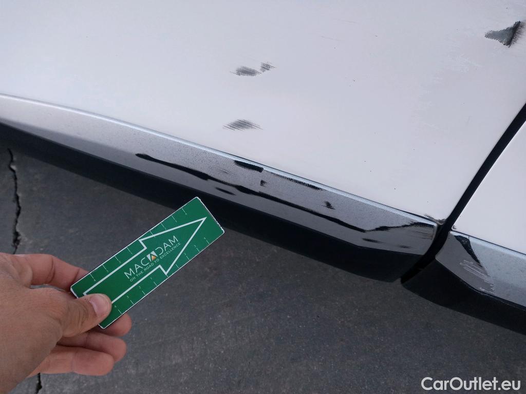  Peugeot  2008 PEUGEOT  / 2019 / 5P / todoterreno Allure Pack Puretech 130 S&S EAT8 (AC) #19