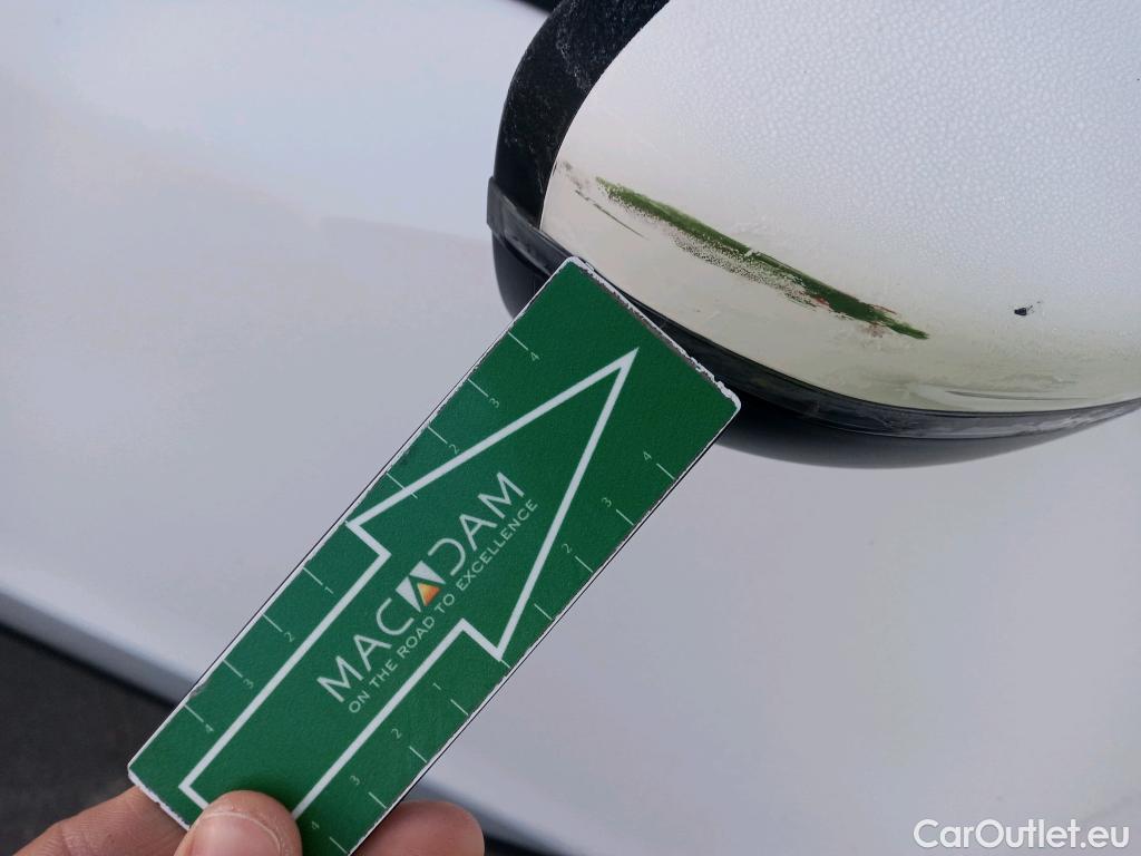  Peugeot  2008 PEUGEOT  / 2019 / 5P / todoterreno Allure Pack Puretech 130 S&S EAT8 (AC) #35