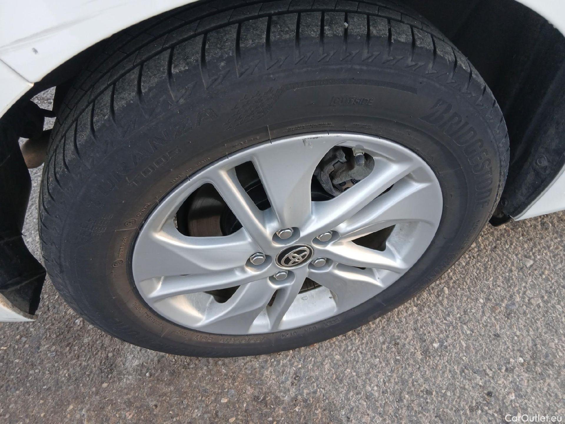  Toyota  Yaris TOYOTA  / 2020 / 5P / berlina con portón 1.5 120H Business Plus #20