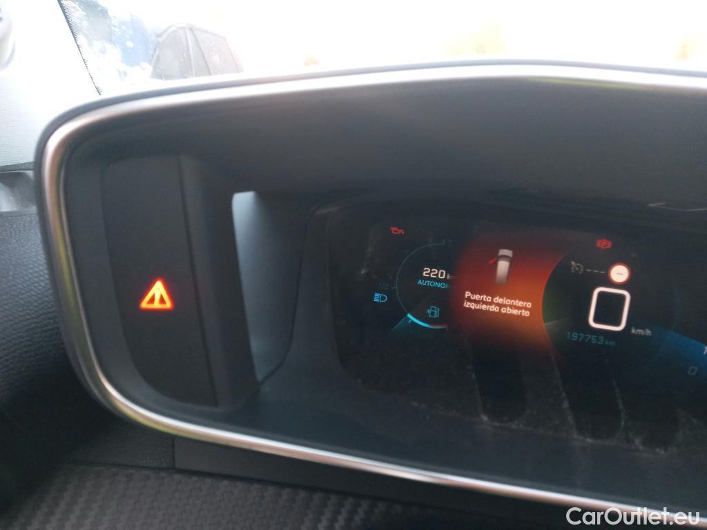  Peugeot  2008 PEUGEOT  / 2019 / 5P / todoterreno Allure Pack Puretech 130 S&S EAT8 (AC) #37