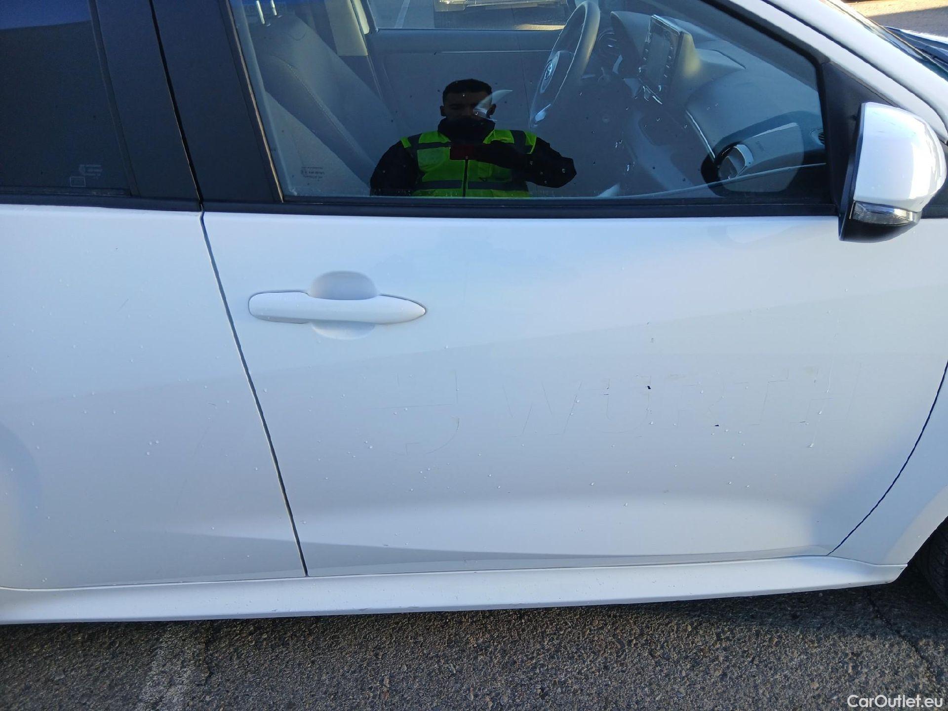  Toyota  Yaris TOYOTA  / 2020 / 5P / berlina con portón 1.5 120H Business Plus #26