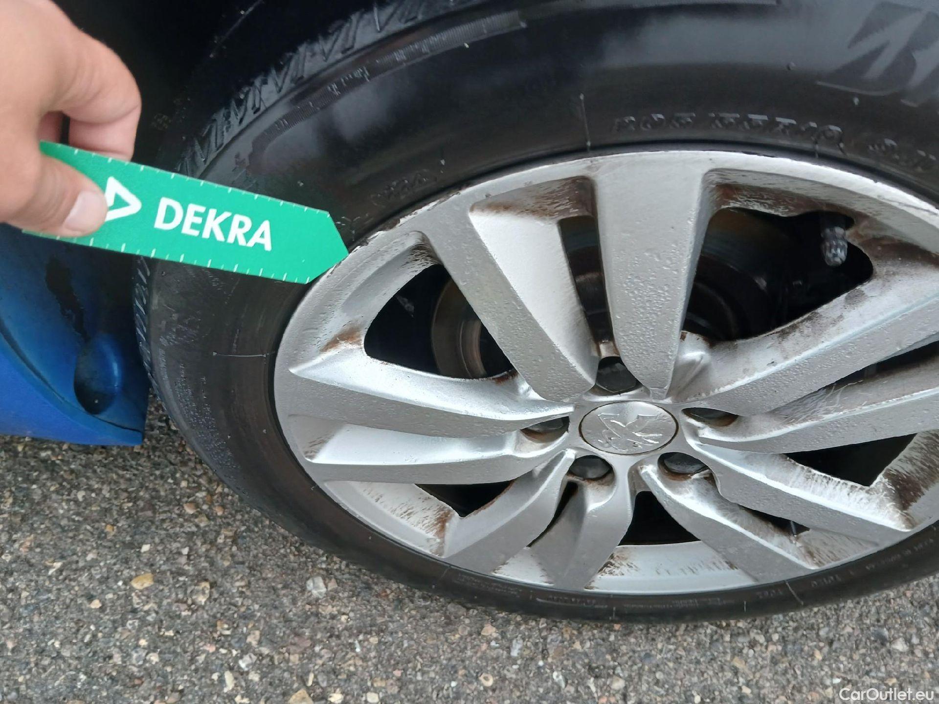  Peugeot  308 PEUGEOT  / 2017 / 5P / familiar SW Active Pack BlueHDi 130 S&S #27