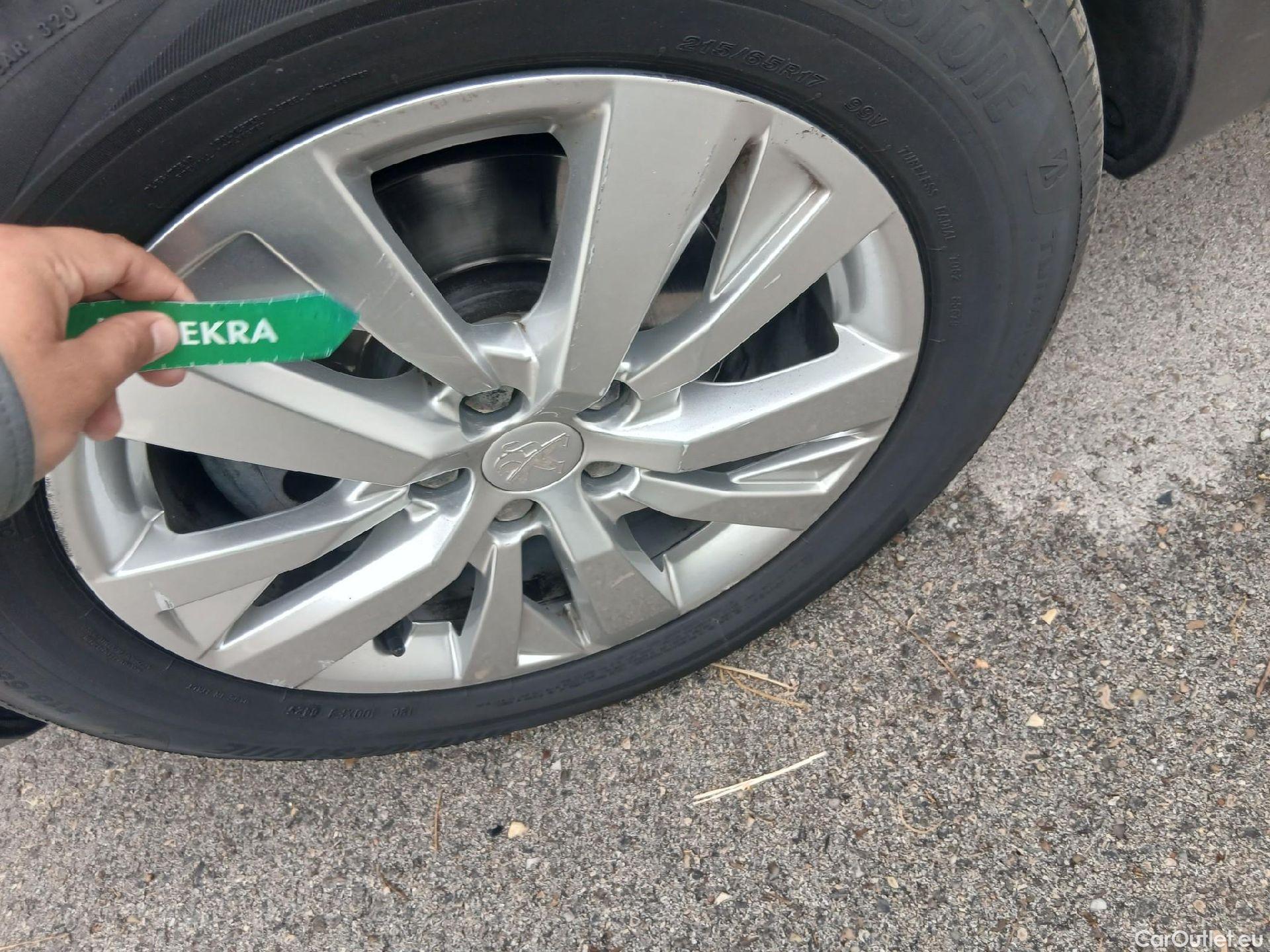  Peugeot  3008 PEUGEOT  / 2020 / 5P / todoterreno 1.5 BlueHDi 96kW (130CV) S&S Active Pack (AC4) #17