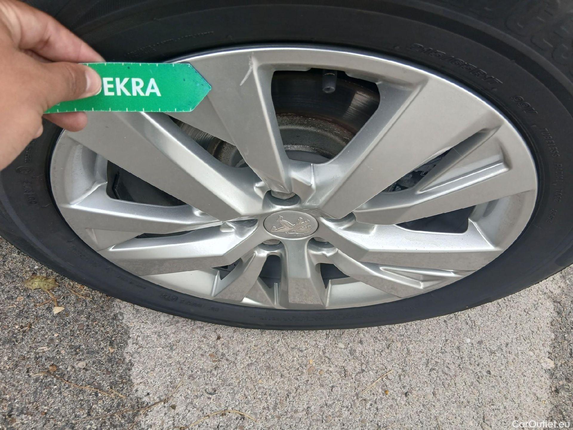  Peugeot  3008 PEUGEOT  / 2020 / 5P / todoterreno 1.5 BlueHDi 96kW (130CV) S&S Active Pack (AC4) #24