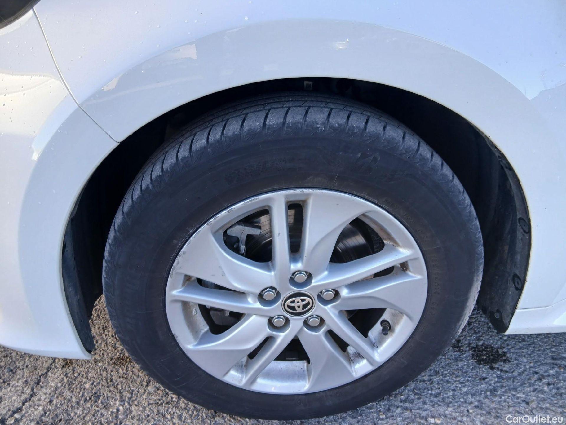  Toyota  Yaris TOYOTA  / 2020 / 5P / berlina con portón 1.5 120H Business Plus #4