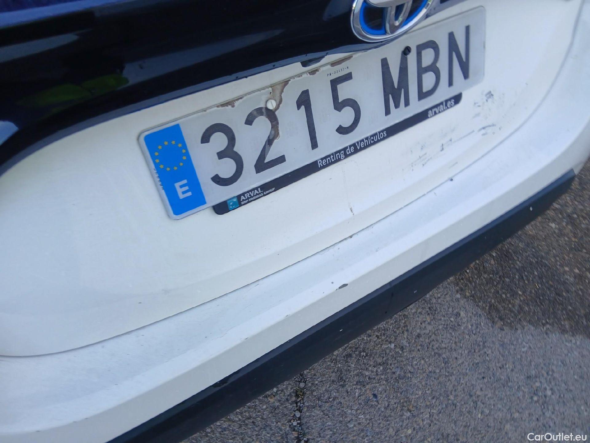  Toyota  Yaris TOYOTA  / 2020 / 5P / berlina con portón 1.5 120H Business Plus #16