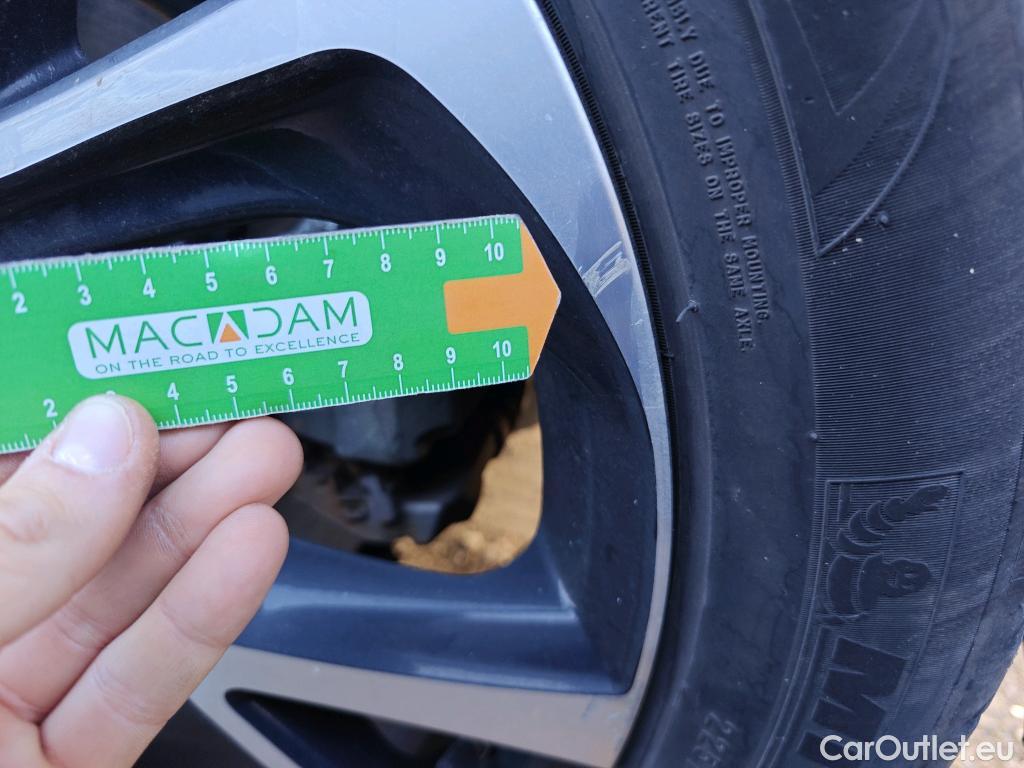  Toyota  C-HR TOYOTA  / 2019 / 5P / todoterreno 2.0 180H Advance #19