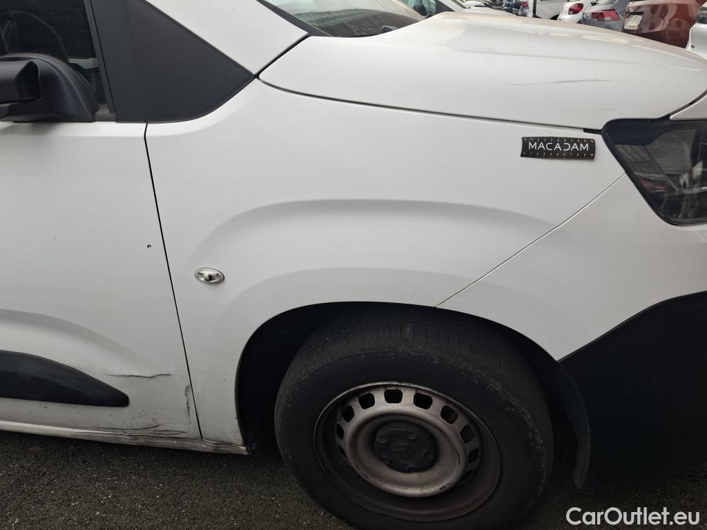  Citroen  Berlingo CITROEN  / 2018 / 4P / Fourgonnette Taille M 650kg BlueHDi 100 BVM Club #16