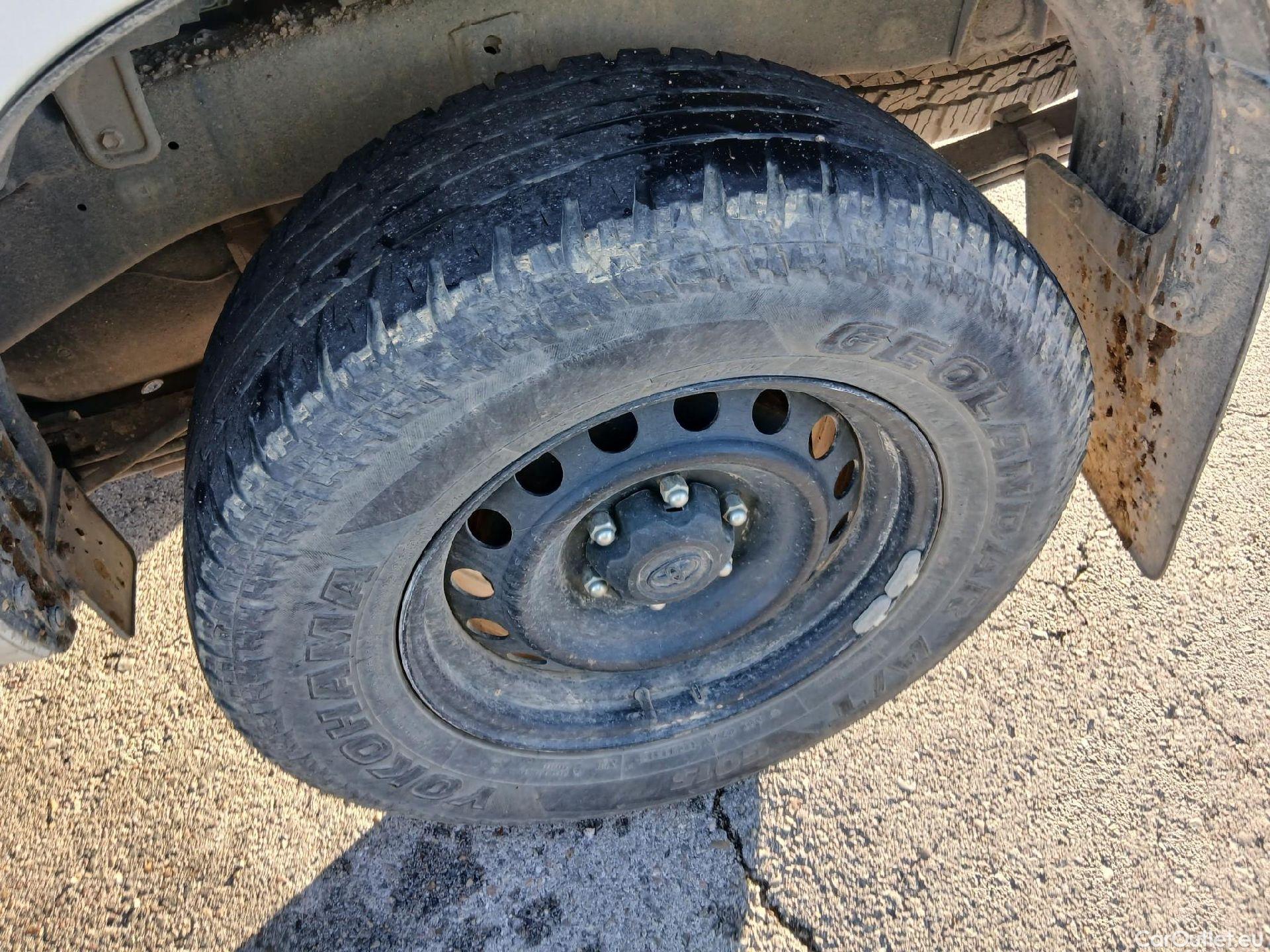  Toyota  Hilux TOYOTA  VU 4p 7G pickup 2.4 D-4D Cabina Doble GX 4x4 #4