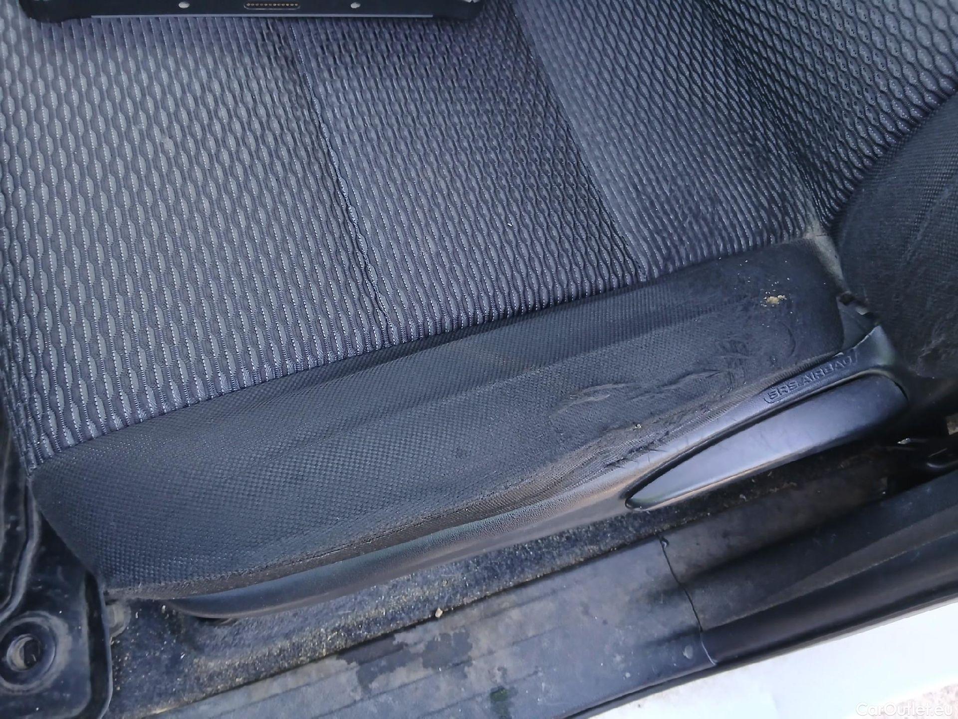  Toyota  Hilux TOYOTA  VU 4p 7G pickup 2.4 D-4D Cabina Doble GX 4x4 #10