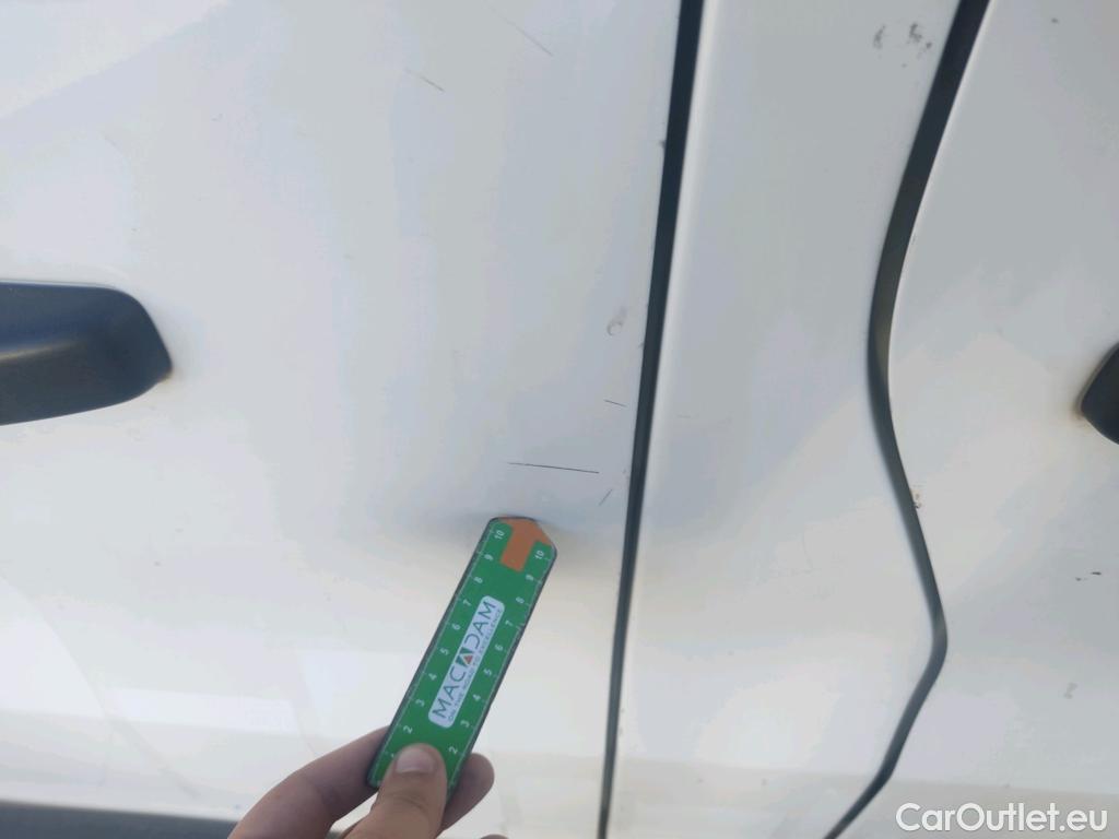  Renault  Trafic RENAULT  / 2019 / 4P / furgón Furgón 27 L1H1 Energy BluedCi 70 kW #14