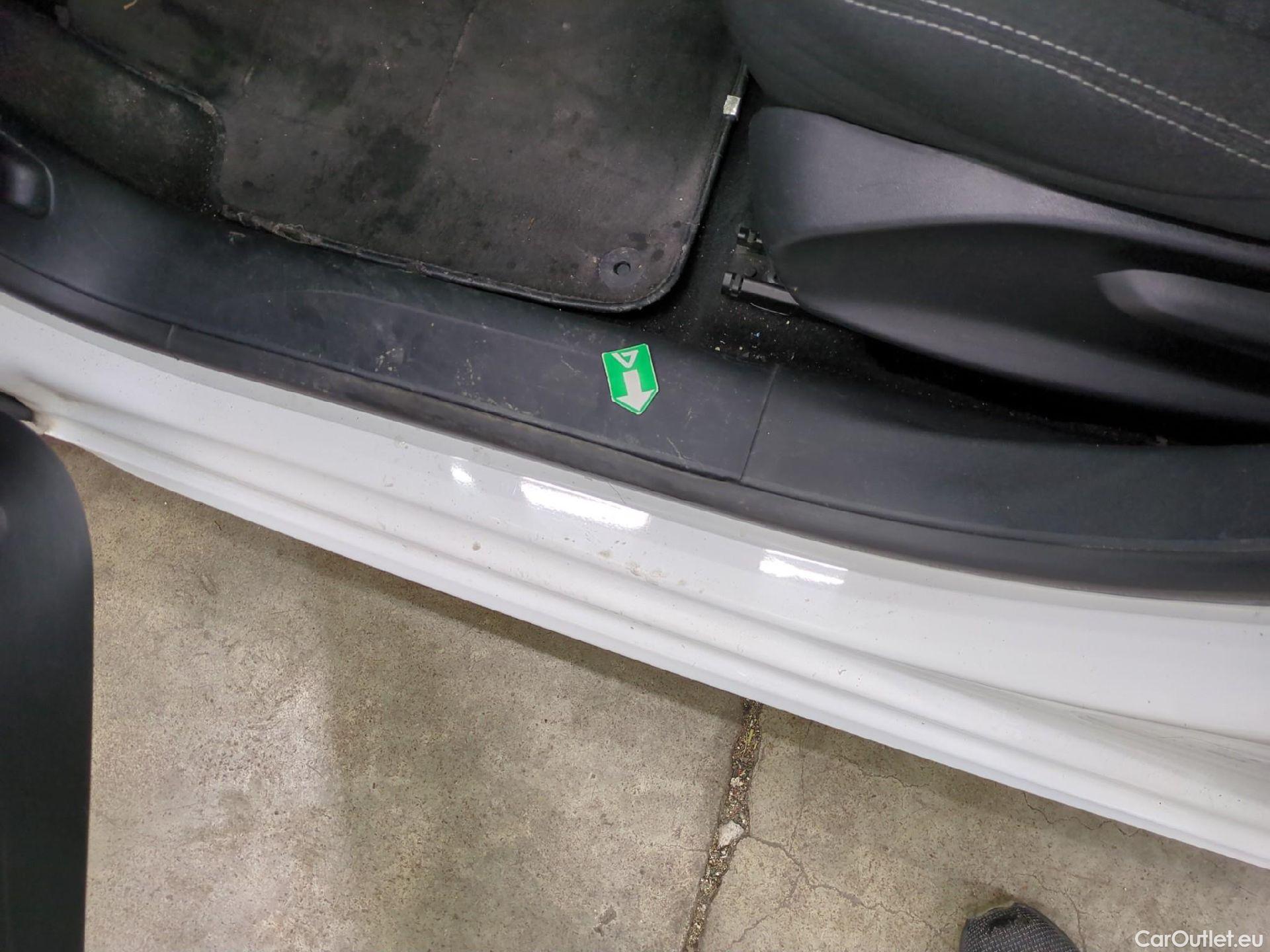  Peugeot  208  Affaire Pack Clim 1.6 HDi 75CV BVM5 E6 #22