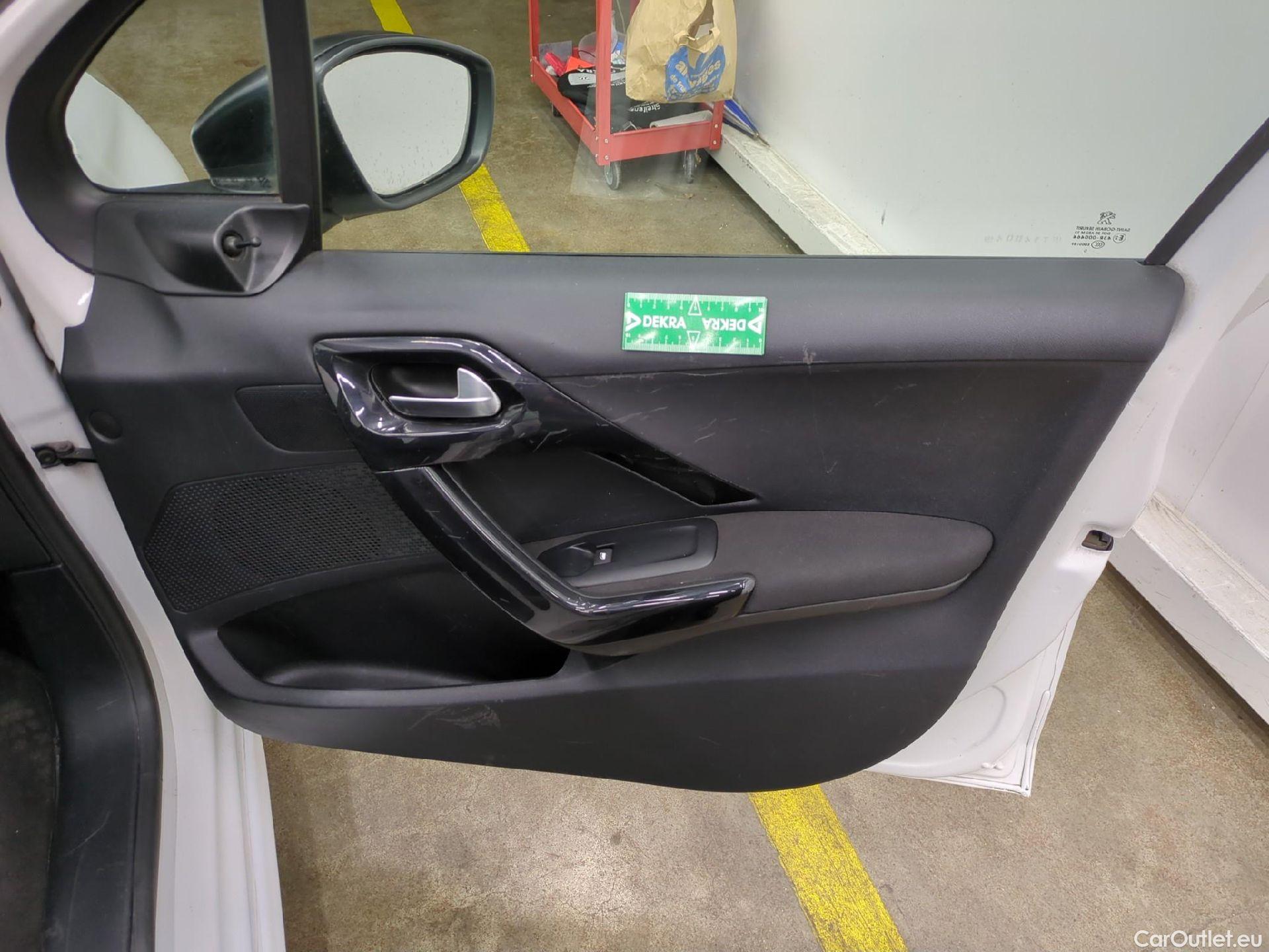  Peugeot  208  Affaire Pack Clim 1.6 HDi 75CV BVM5 E6 #14