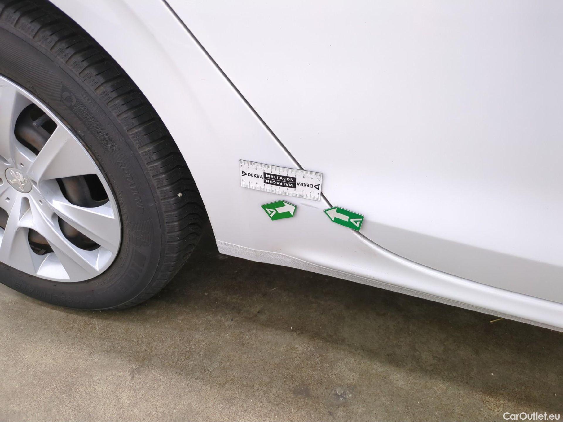  Peugeot  208  Affaire Pack Clim 1.6 HDi 75CV BVM5 E6 #110