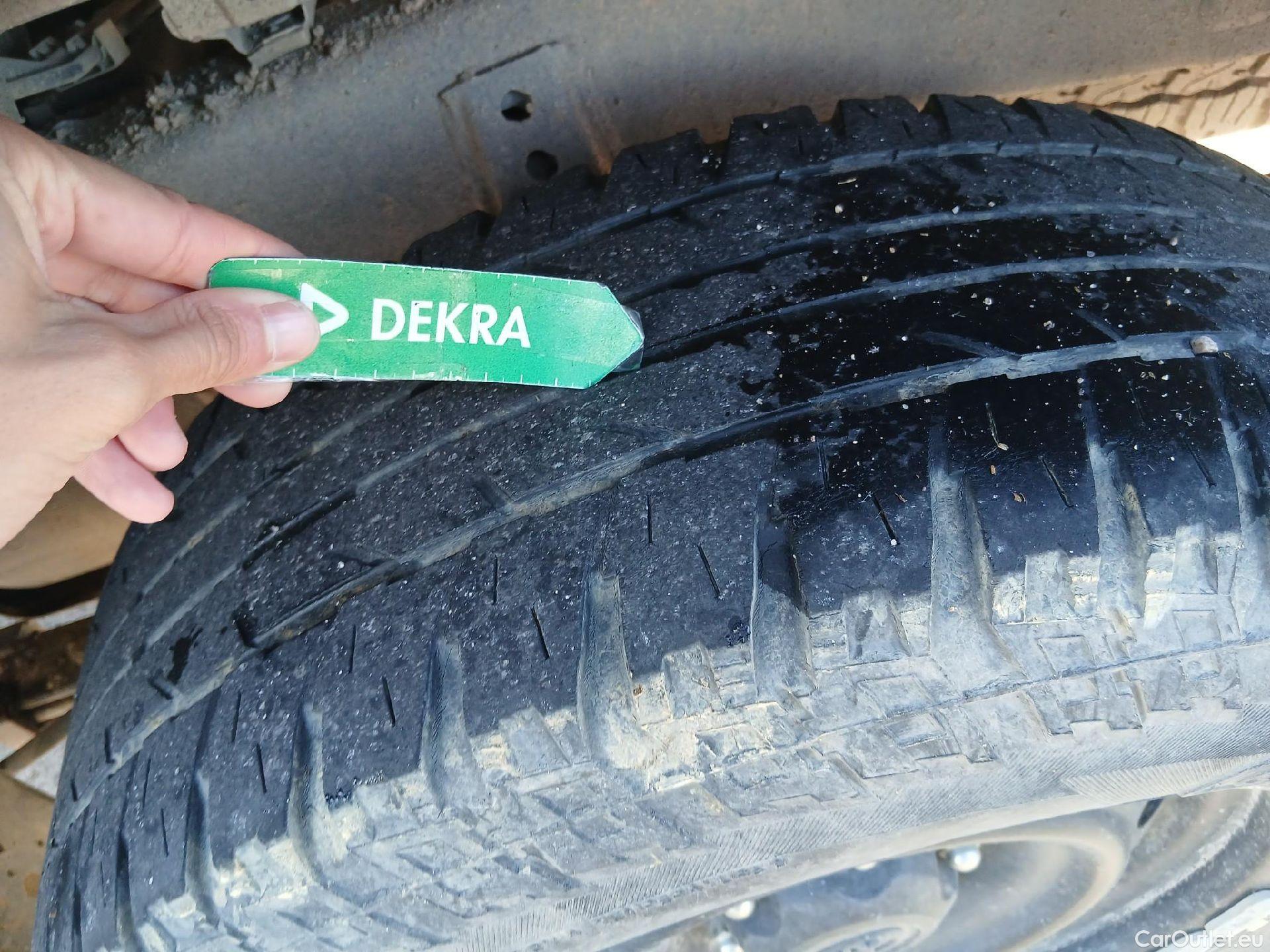  Toyota  Hilux TOYOTA  VU 4p 7G pickup 2.4 D-4D Cabina Doble GX 4x4 #3