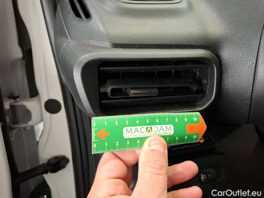  Citroen  Berlingo CITROEN  / 2018 / 4P / Fourgonnette Taille M 650kg BlueHDi 100 BVM Club #33