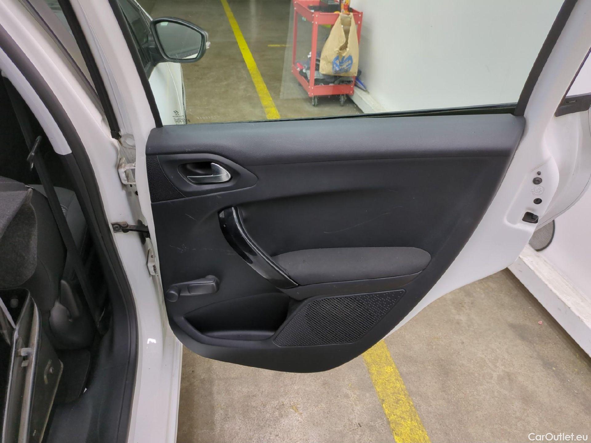  Peugeot  208  Affaire Pack Clim 1.6 HDi 75CV BVM5 E6 #68