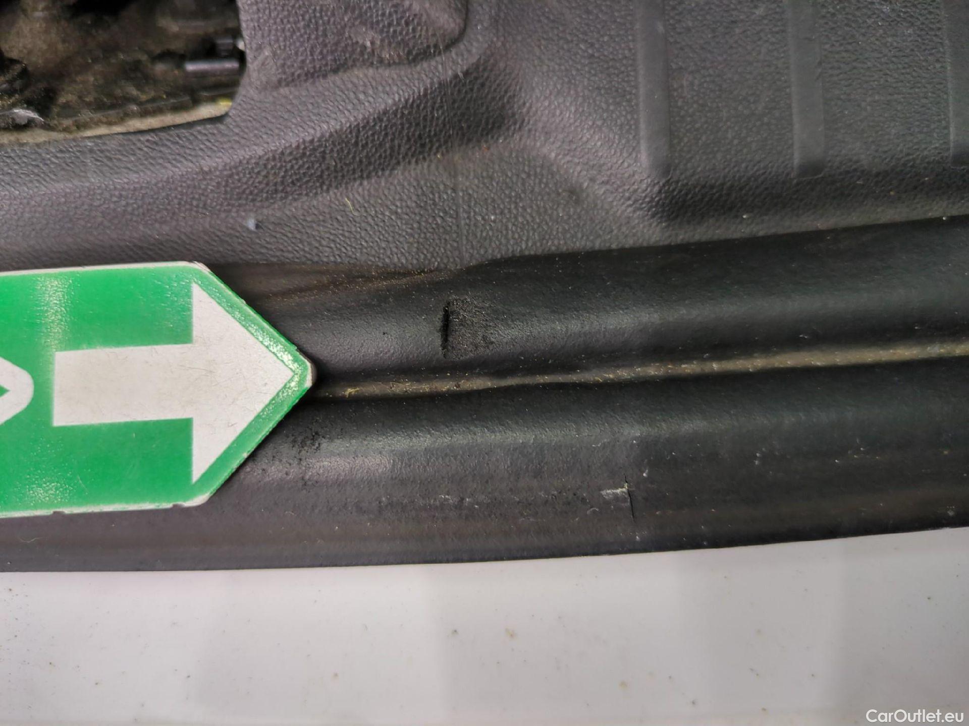  Peugeot  208  Affaire Pack Clim 1.6 HDi 75CV BVM5 E6 #34