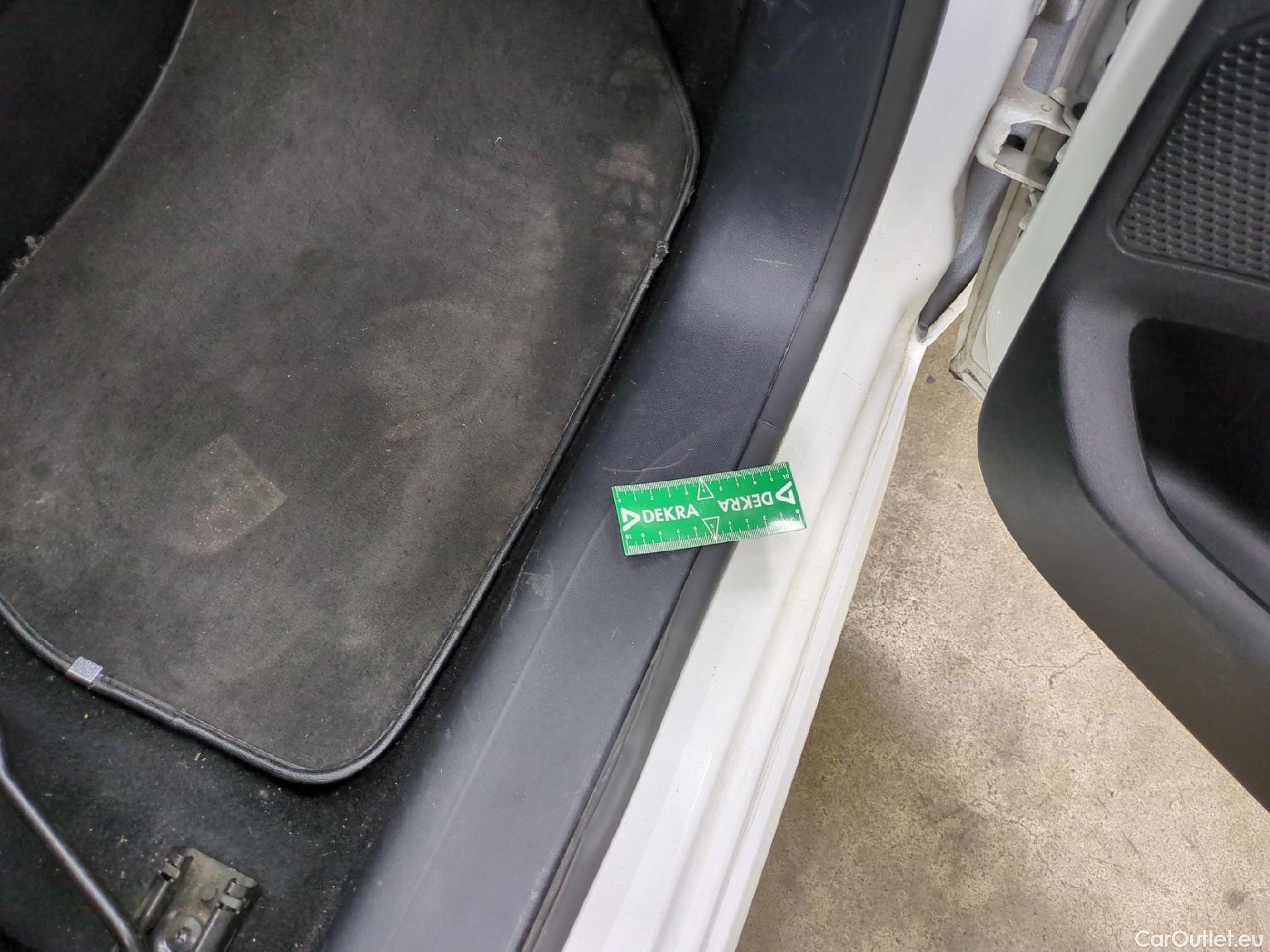  Peugeot  208  Affaire Pack Clim 1.6 HDi 75CV BVM5 E6 #7