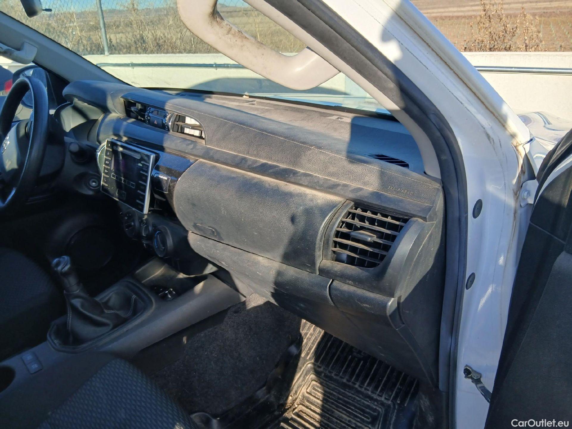  Toyota  Hilux TOYOTA  VU 4p 7G pickup 2.4 D-4D Cabina Doble GX 4x4 #33