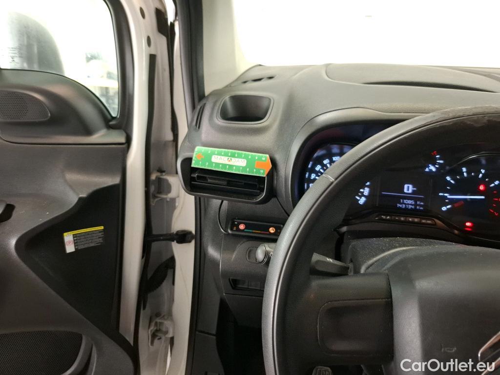  Citroen  Berlingo CITROEN  / 2018 / 4P / Fourgonnette Taille M 650kg BlueHDi 100 BVM Club #32