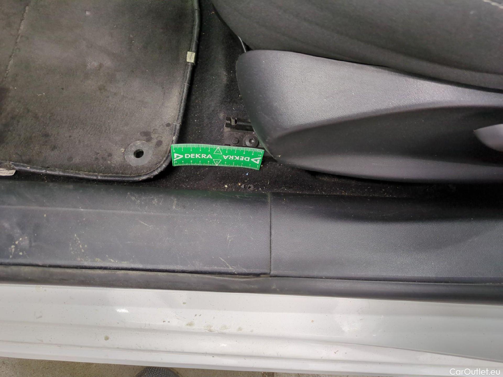  Peugeot  208  Affaire Pack Clim 1.6 HDi 75CV BVM5 E6 #57