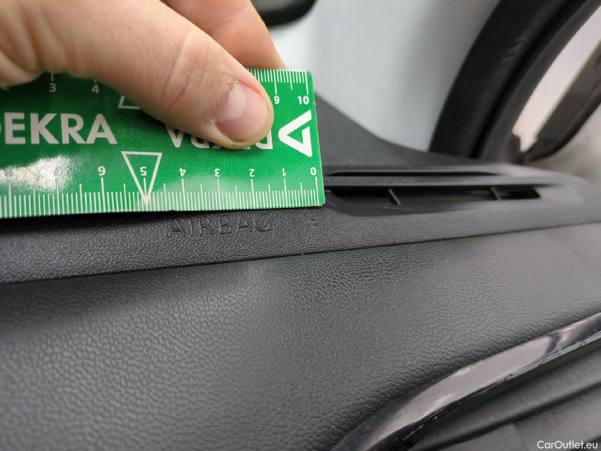  Peugeot  208  Affaire Pack Clim 1.6 HDi 75CV BVM5 E6 #9