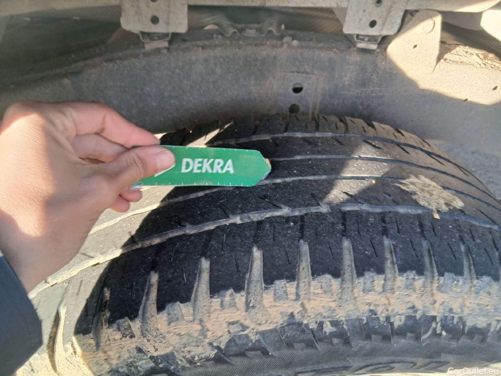  Toyota  Hilux TOYOTA  VU 4p 7G pickup 2.4 D-4D Cabina Doble GX 4x4 #2