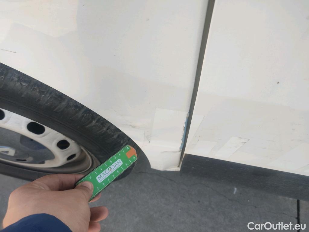  Renault  Trafic RENAULT  / 2019 / 4P / furgón Furgón 27 L1H1 Energy BluedCi 70 kW #2