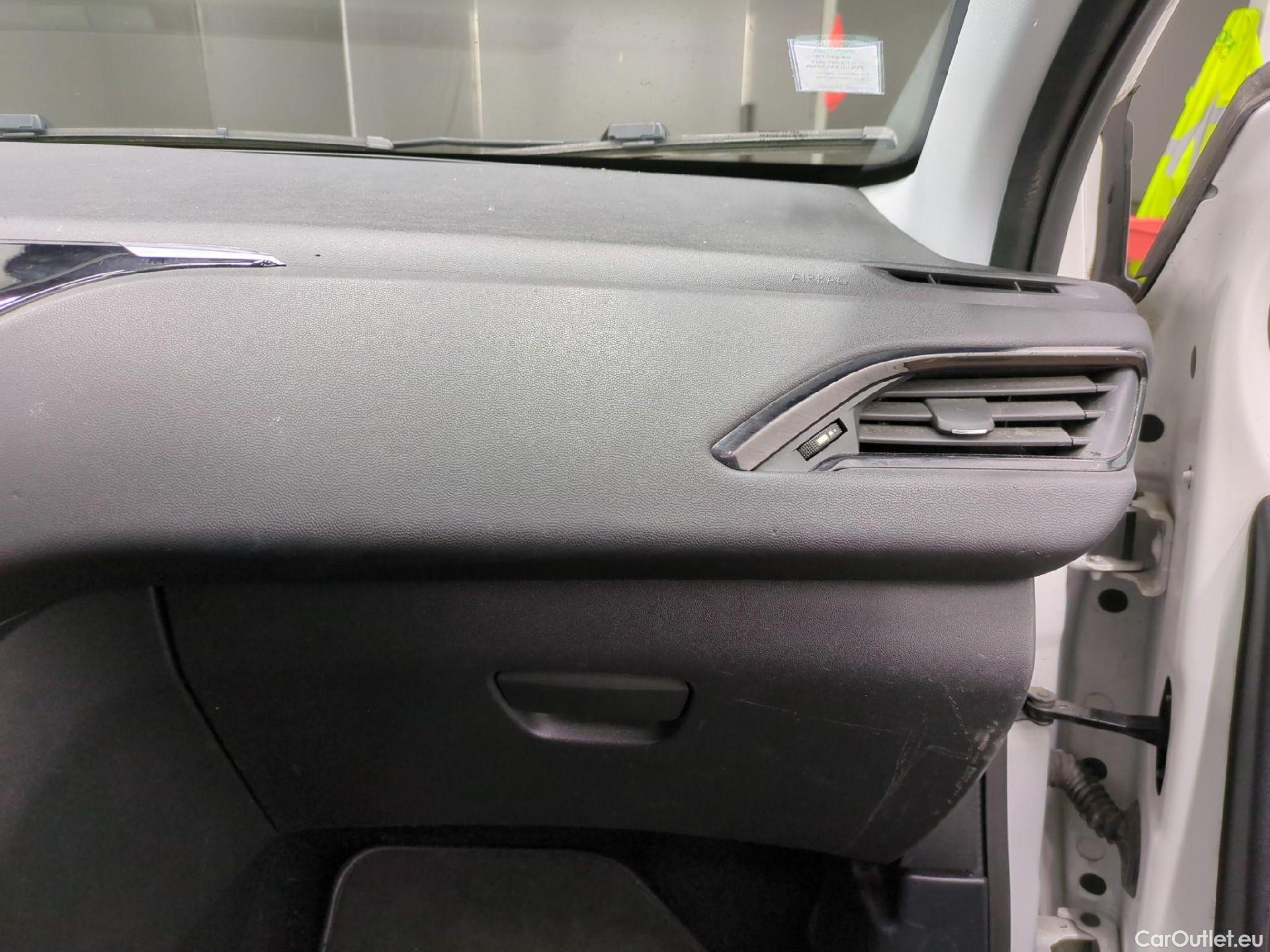  Peugeot  208  Affaire Pack Clim 1.6 HDi 75CV BVM5 E6 #10