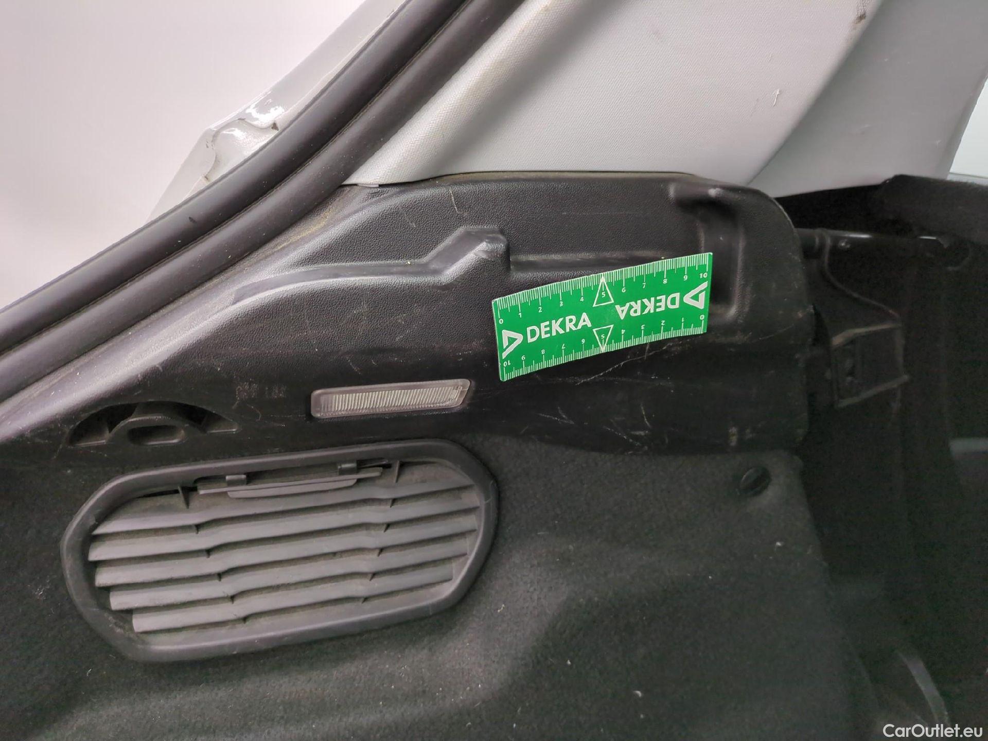  Peugeot  208  Affaire Pack Clim 1.6 HDi 75CV BVM5 E6 #43