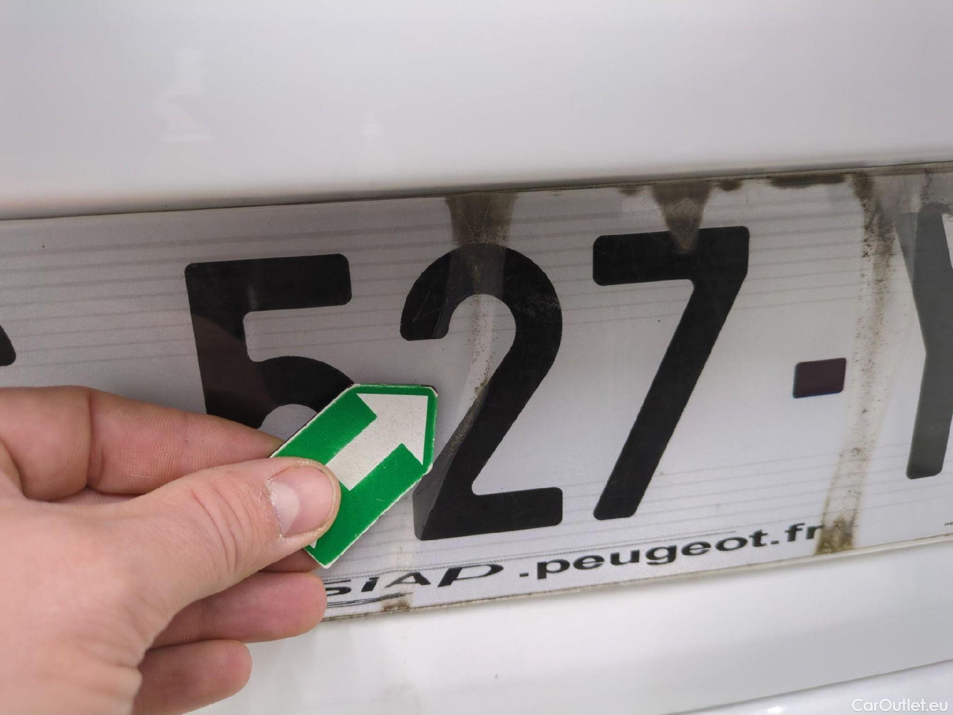  Peugeot  208  Affaire Pack Clim 1.6 HDi 75CV BVM5 E6 #32