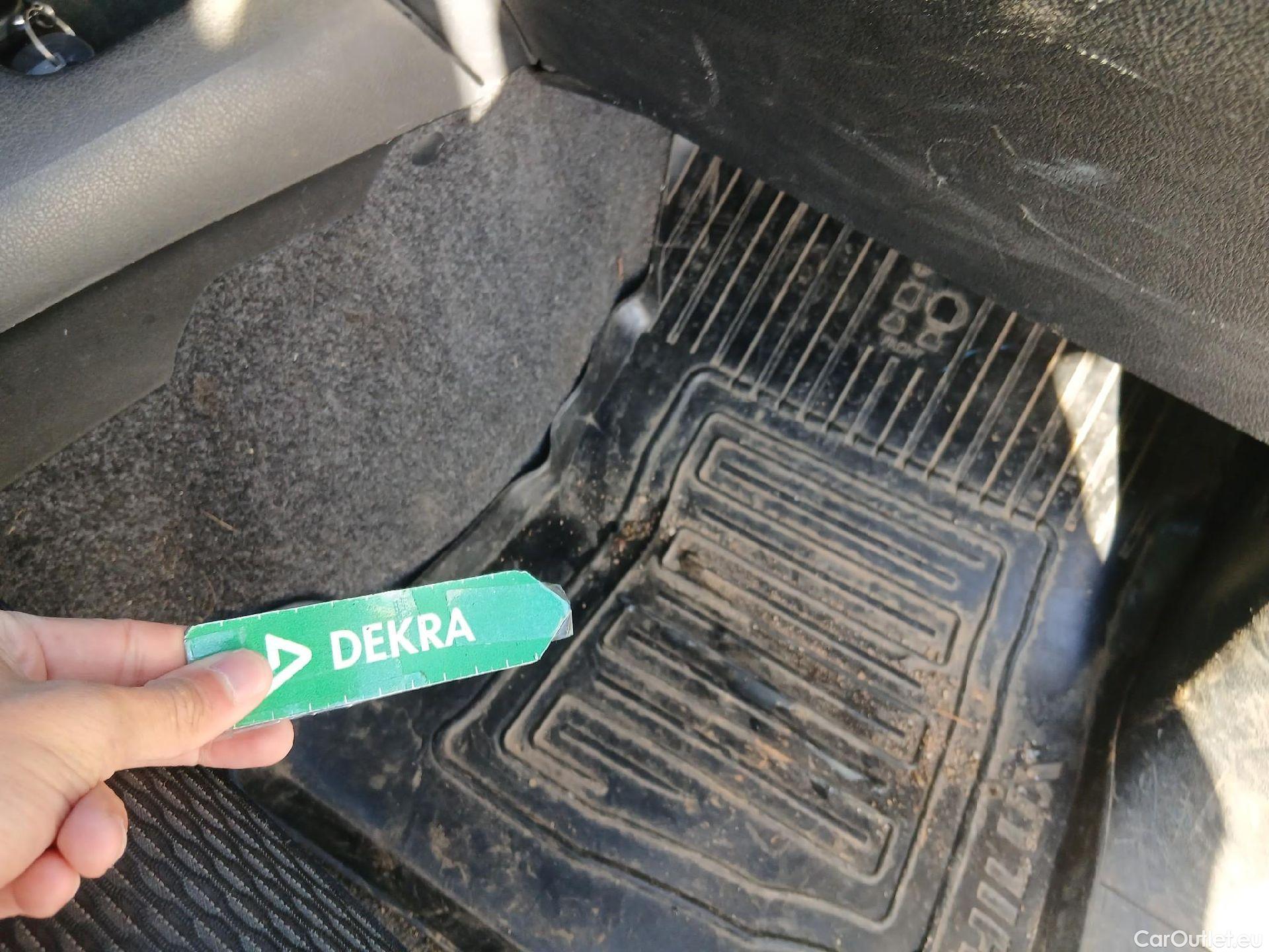  Toyota  Hilux TOYOTA  VU 4p 7G pickup 2.4 D-4D Cabina Doble GX 4x4 #32