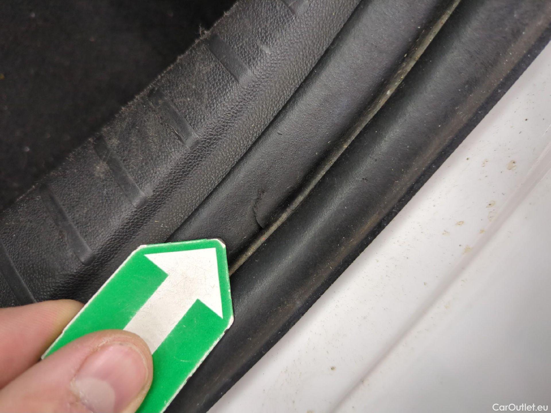  Peugeot  208  Affaire Pack Clim 1.6 HDi 75CV BVM5 E6 #37