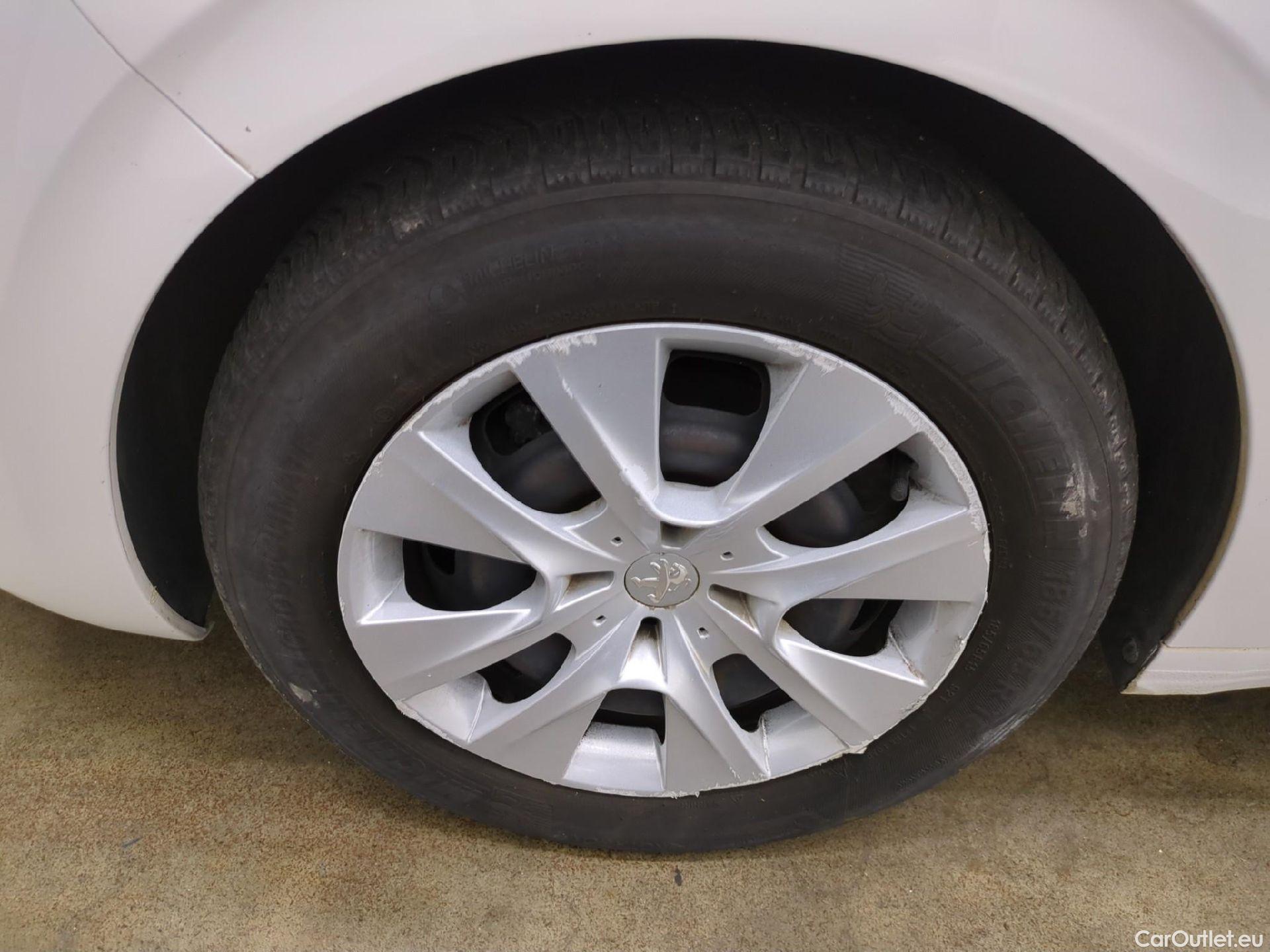  Peugeot  208  Affaire Pack Clim 1.6 HDi 75CV BVM5 E6 #104