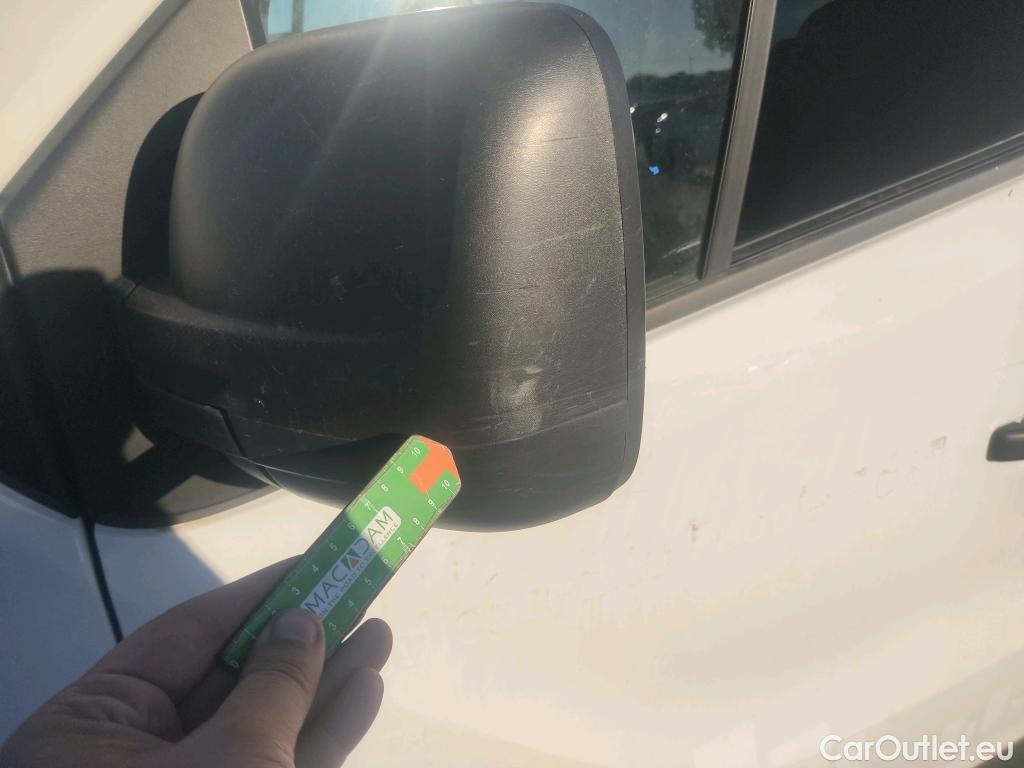  Renault  Trafic RENAULT  / 2019 / 4P / furgón Furgón 27 L1H1 Energy BluedCi 70 kW #38