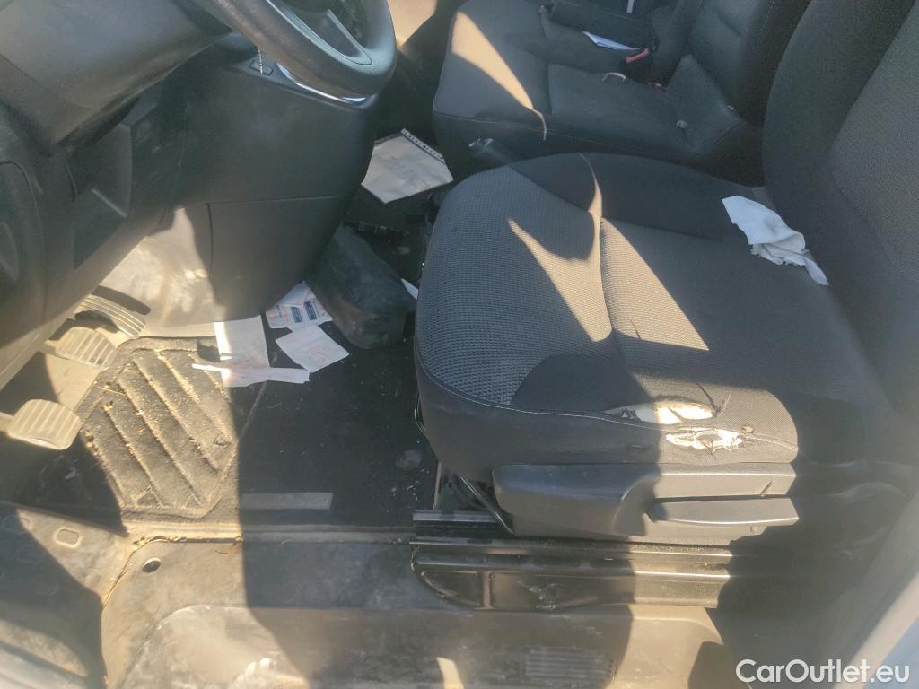  Renault  Trafic RENAULT  / 2019 / 4P / furgón Furgón 27 L1H1 Energy BluedCi 70 kW #39