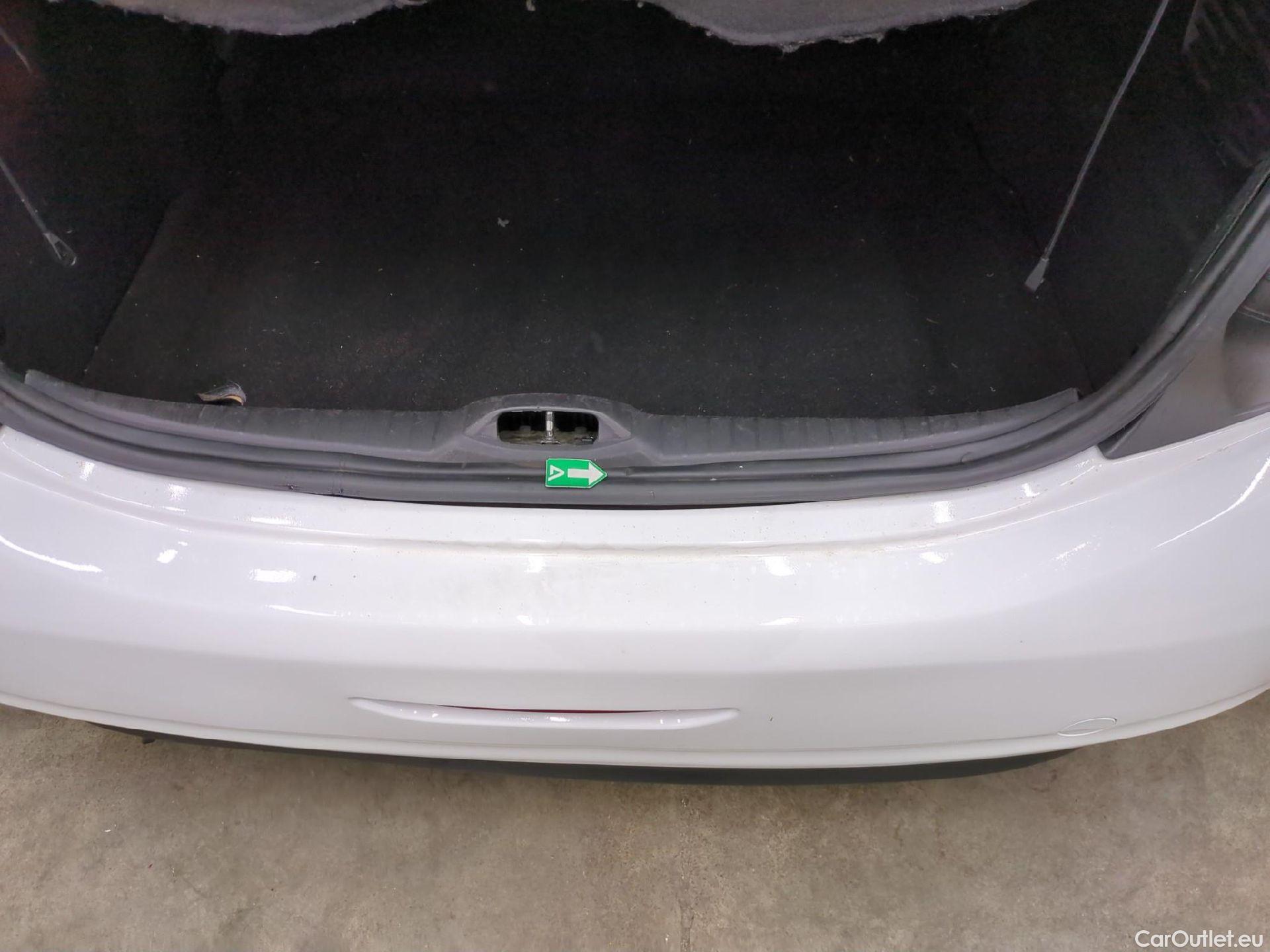  Peugeot  208  Affaire Pack Clim 1.6 HDi 75CV BVM5 E6 #36