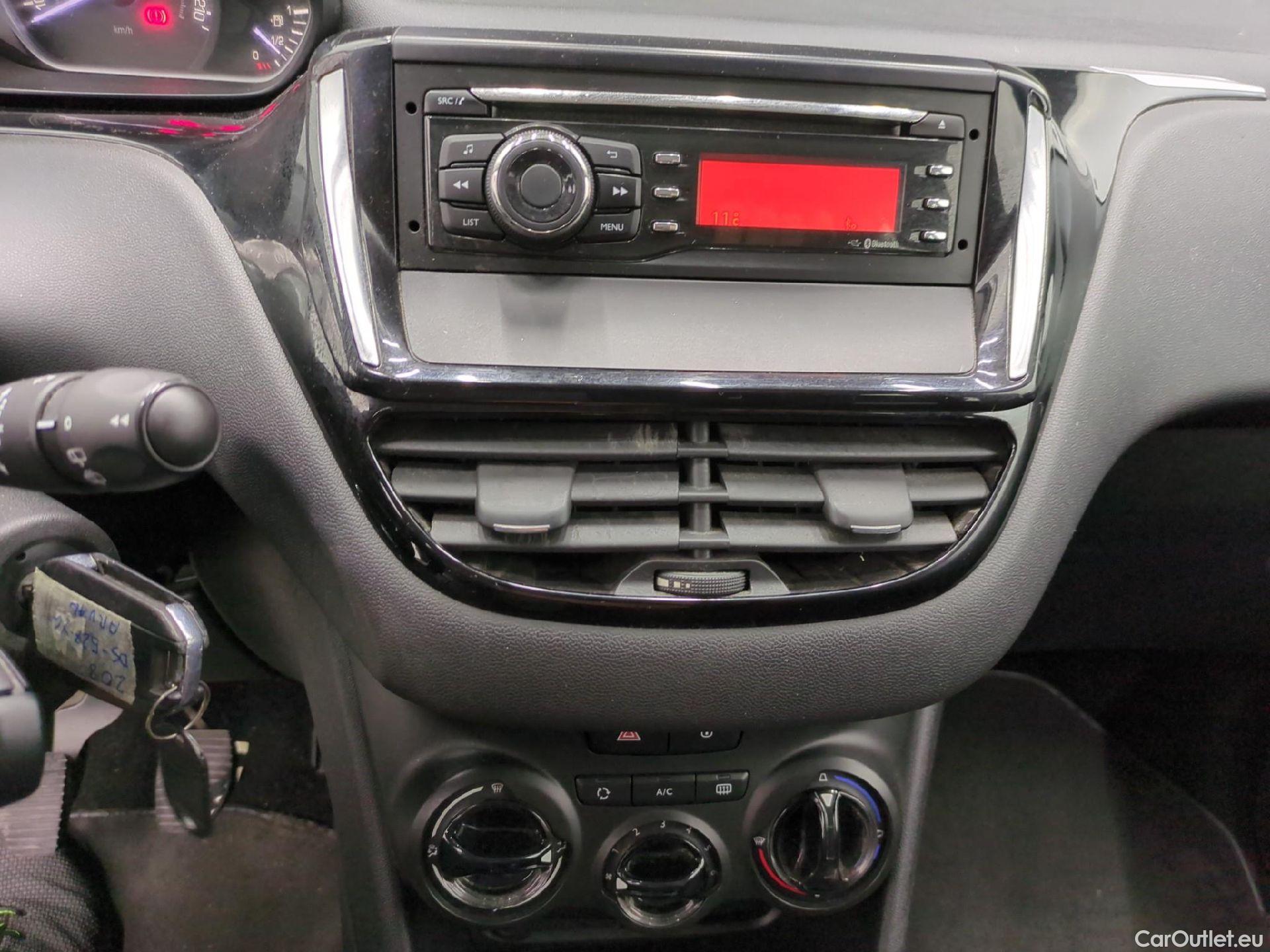  Peugeot  208  Affaire Pack Clim 1.6 HDi 75CV BVM5 E6 #24