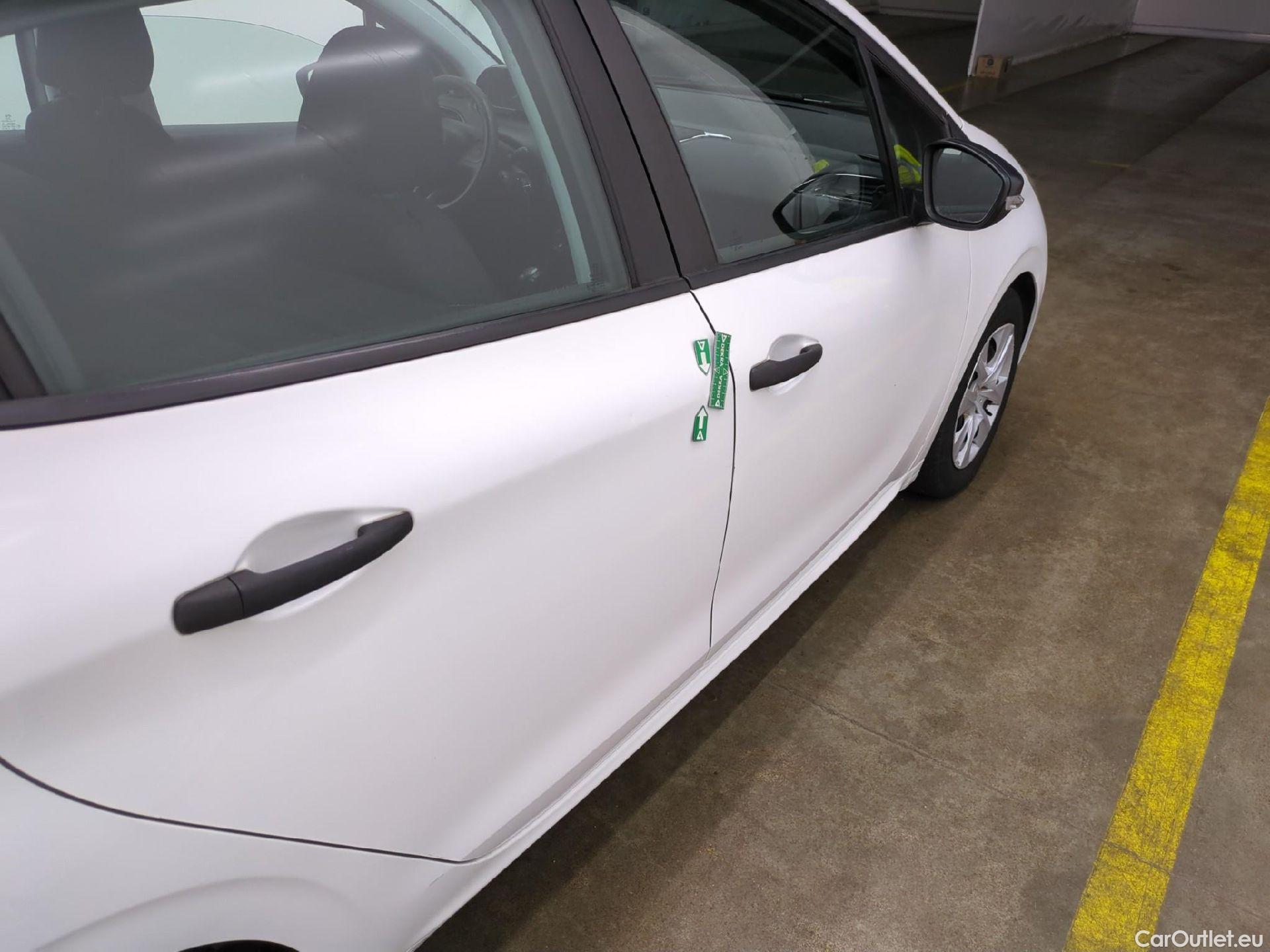  Peugeot  208  Affaire Pack Clim 1.6 HDi 75CV BVM5 E6 #65