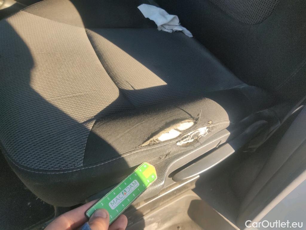  Renault  Trafic RENAULT  / 2019 / 4P / furgón Furgón 27 L1H1 Energy BluedCi 70 kW #23