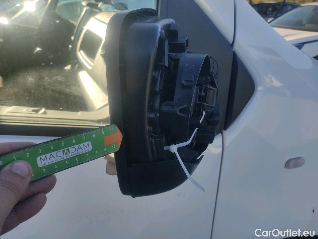  Renault  Trafic RENAULT  / 2019 / 4P / furgón Furgón 27 L1H1 Energy BluedCi 70 kW #32