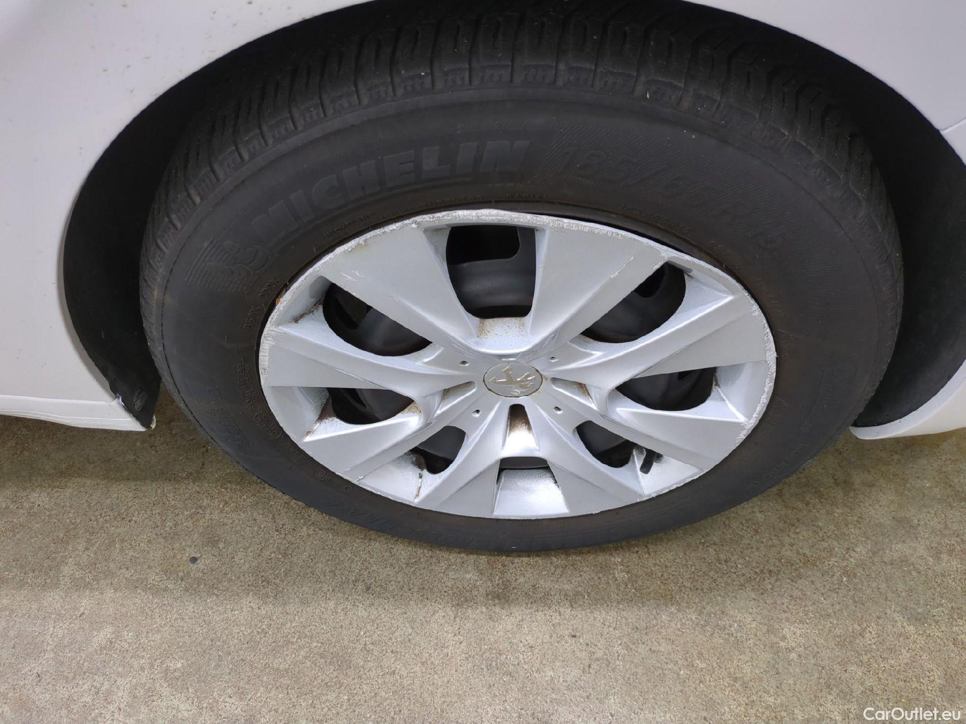  Peugeot  208  Affaire Pack Clim 1.6 HDi 75CV BVM5 E6 #106