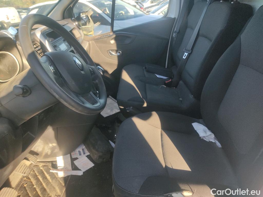  Renault  Trafic RENAULT  / 2019 / 4P / furgón Furgón 27 L1H1 Energy BluedCi 70 kW #40