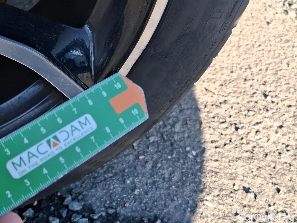  Renault  Kadjar RENAULT  / 2018 / 5P / Crossover Intens TCe 140 EDC FAP - 21 #9