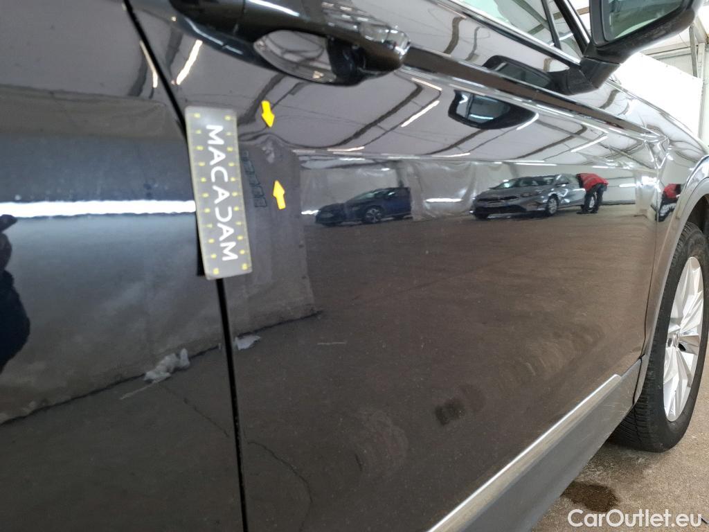  Volkswagen  Tiguan VOLKSWAGEN  / 2016 / 5P / SUV 1.5 TSI 150 EVO DSG7 Carat #26