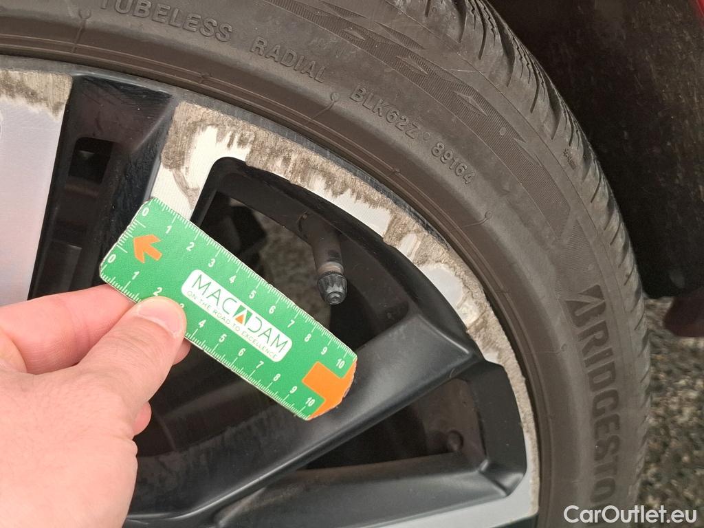  Volvo  V60 VOLVO  / 2018 / 5P / Break Recharge T6 340 Geartronic 8 R-Design #37