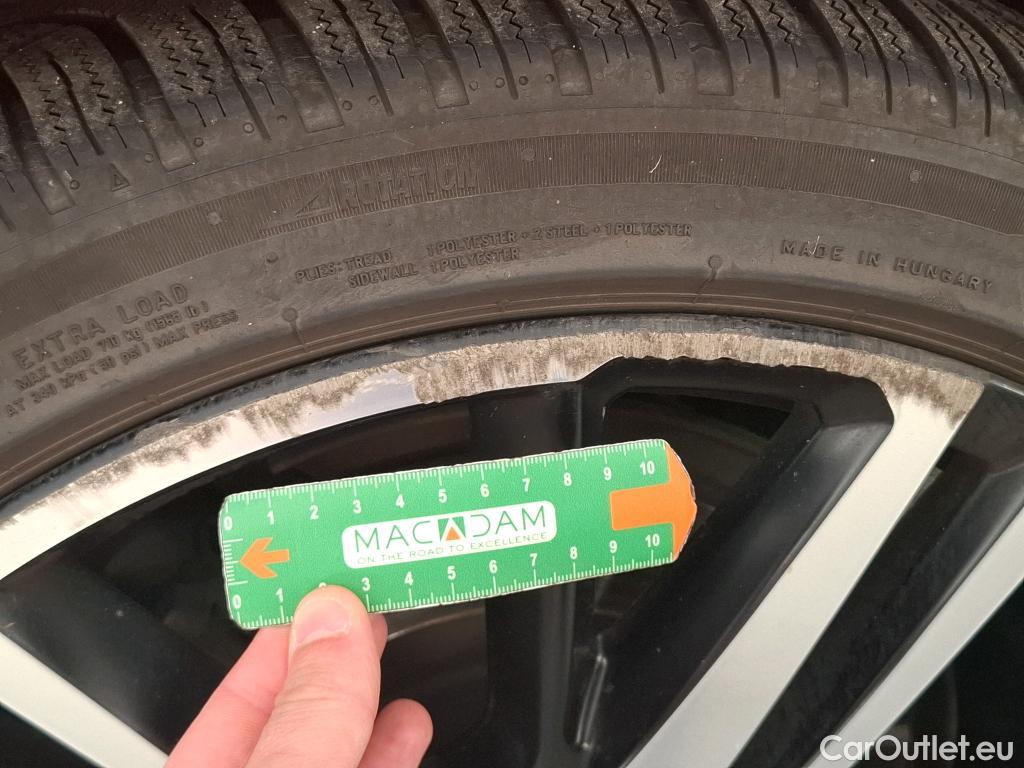  Volvo  V60 VOLVO  / 2018 / 5P / Break Recharge T6 340 Geartronic 8 R-Design #36